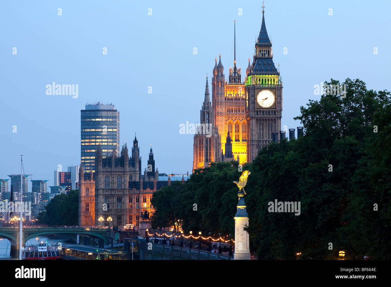 Night shot of the Houses of Parliament, London Stock Photo