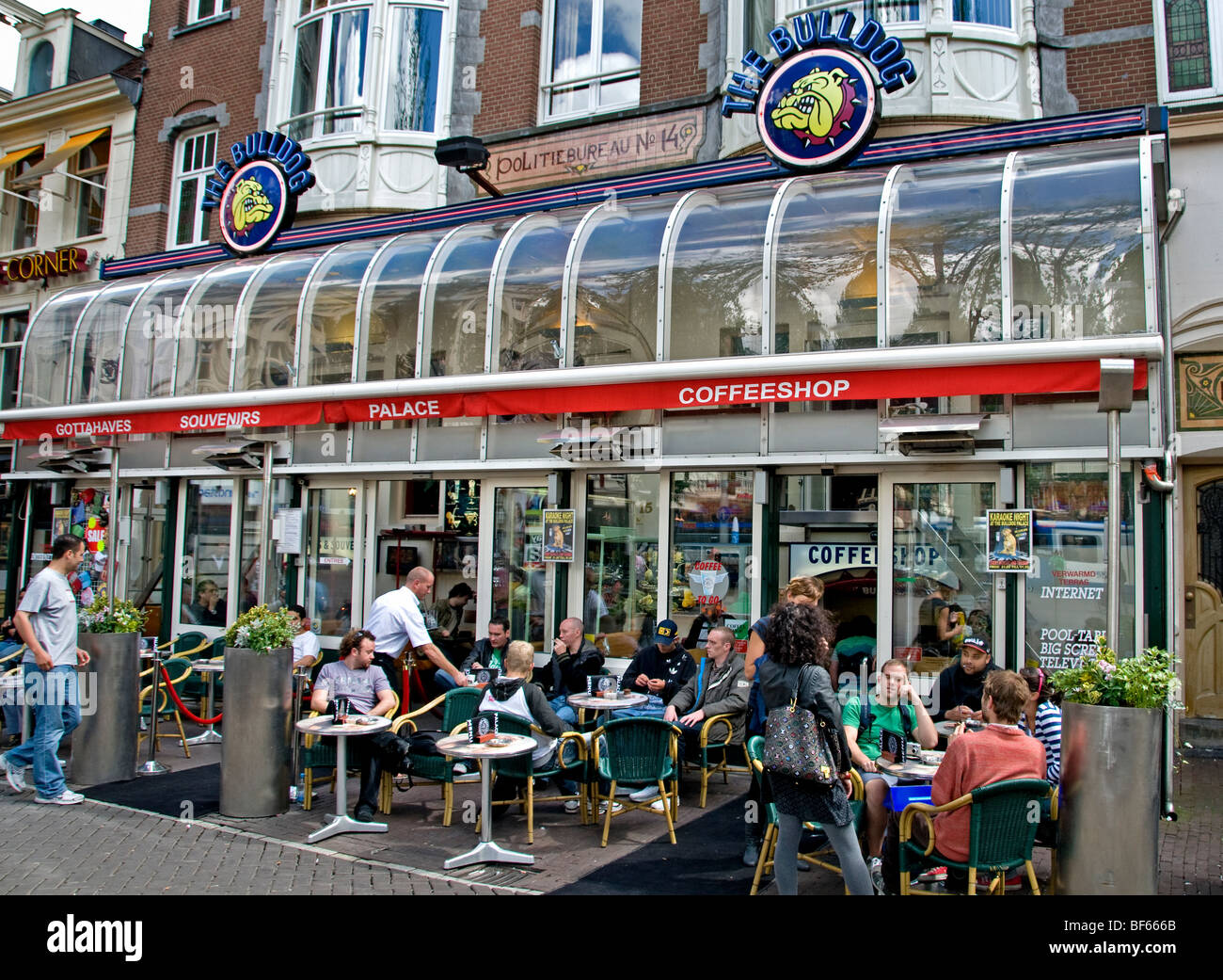 Bulldog coffeeshop amsterdam hi-res stock photography and images