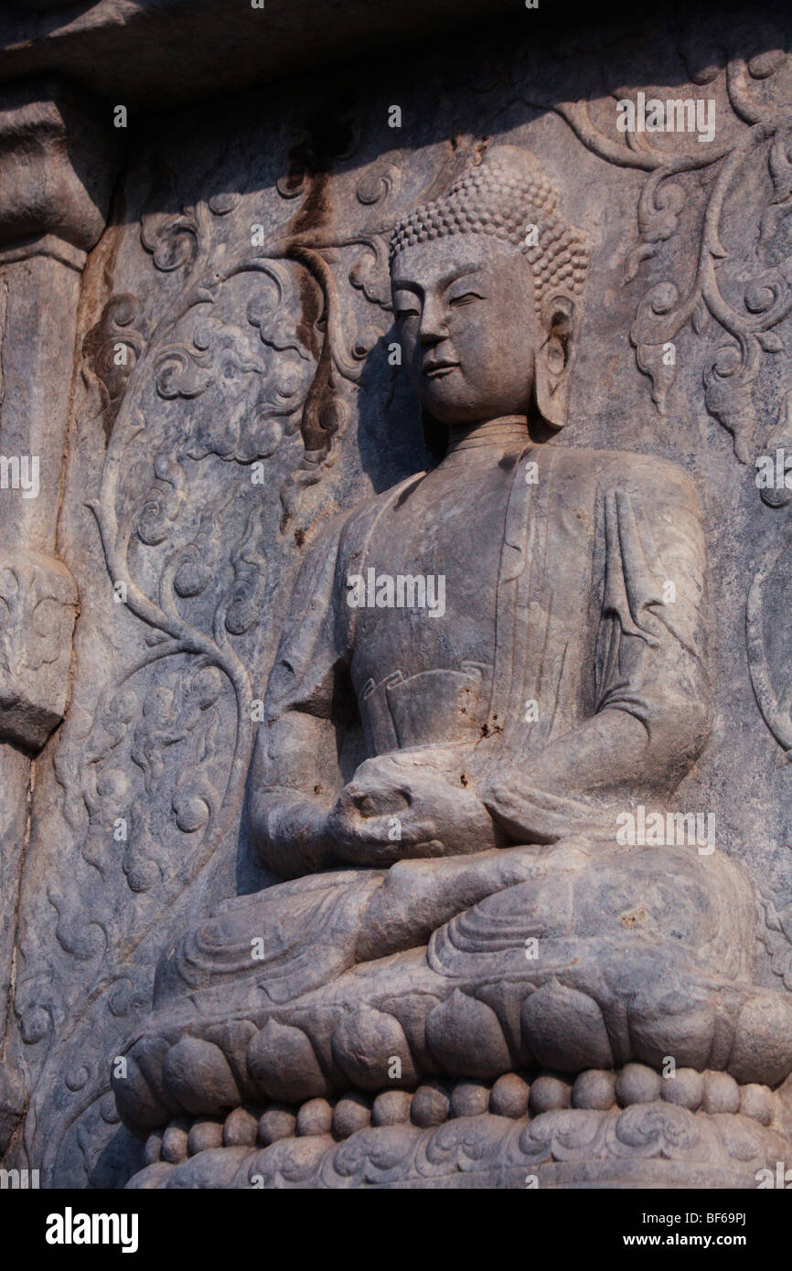 Marble wall carving of Shakyamuni in Vajrasana Pagoda, Biyun Temple ...