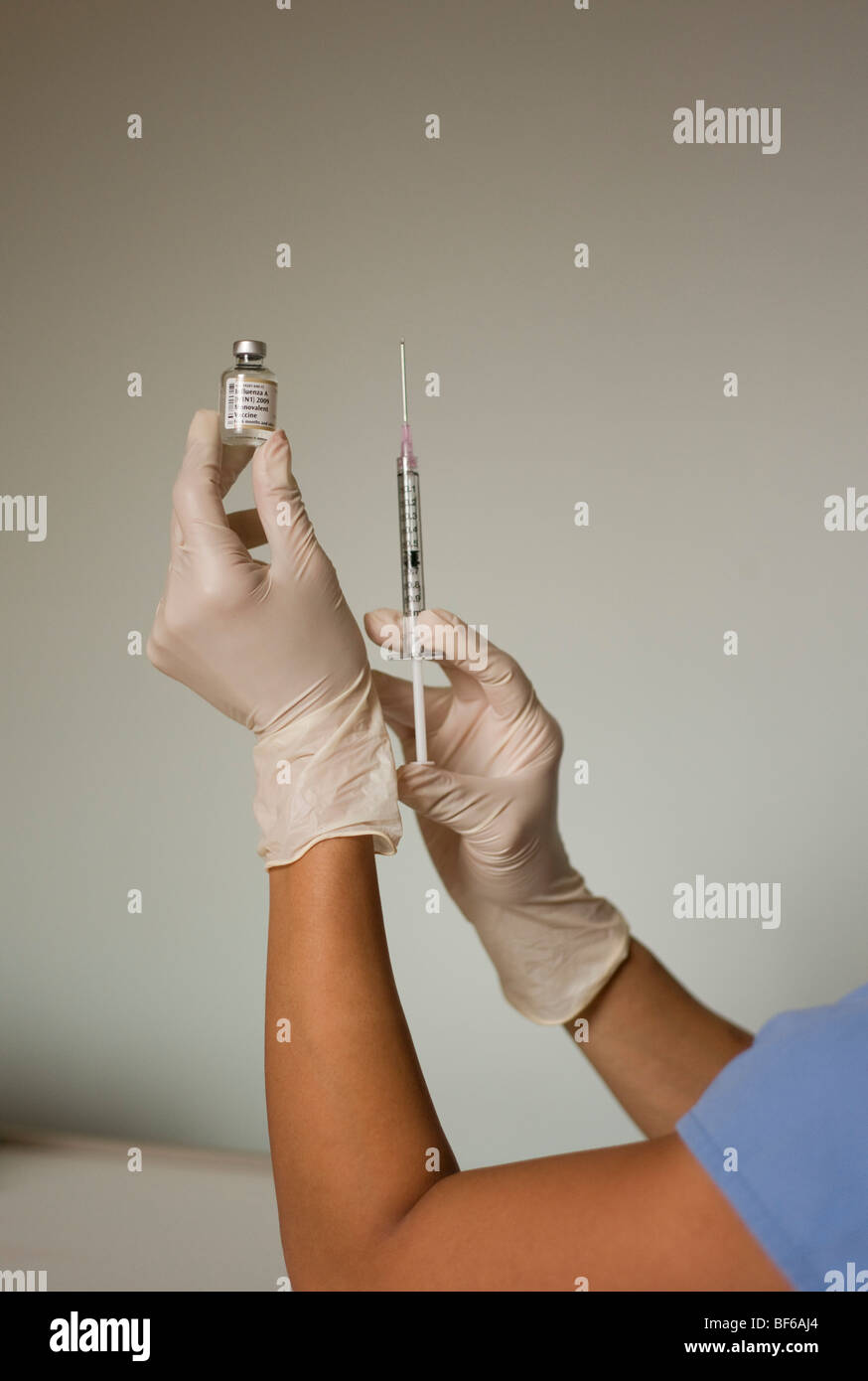 Nurse preparing Swine flu vaccine Stock Photo