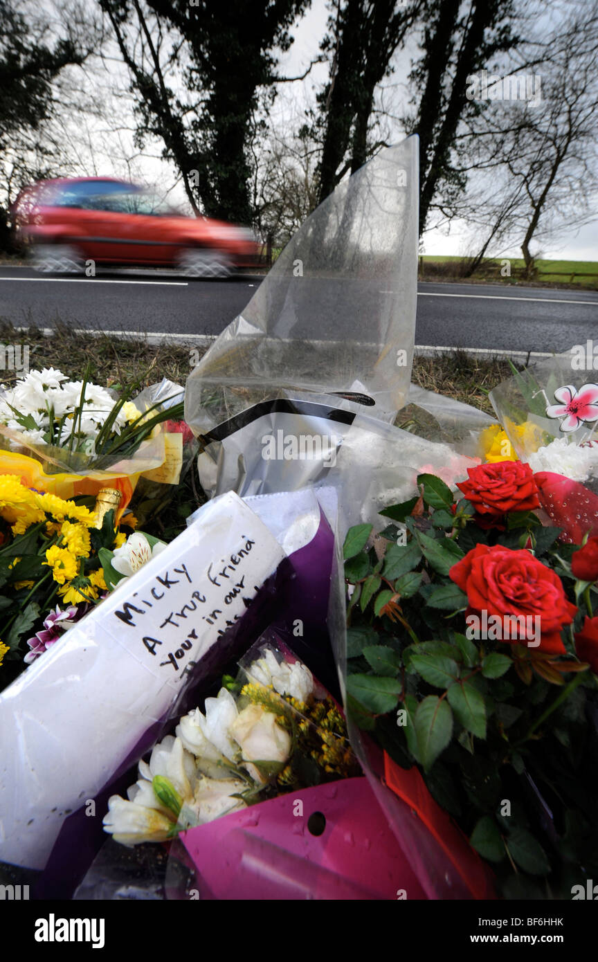 A roadside memorial on the A429 north of Stow-on-the-Wold, Gloucestershire where an accident on 7 March 2008 involving convicted Stock Photo