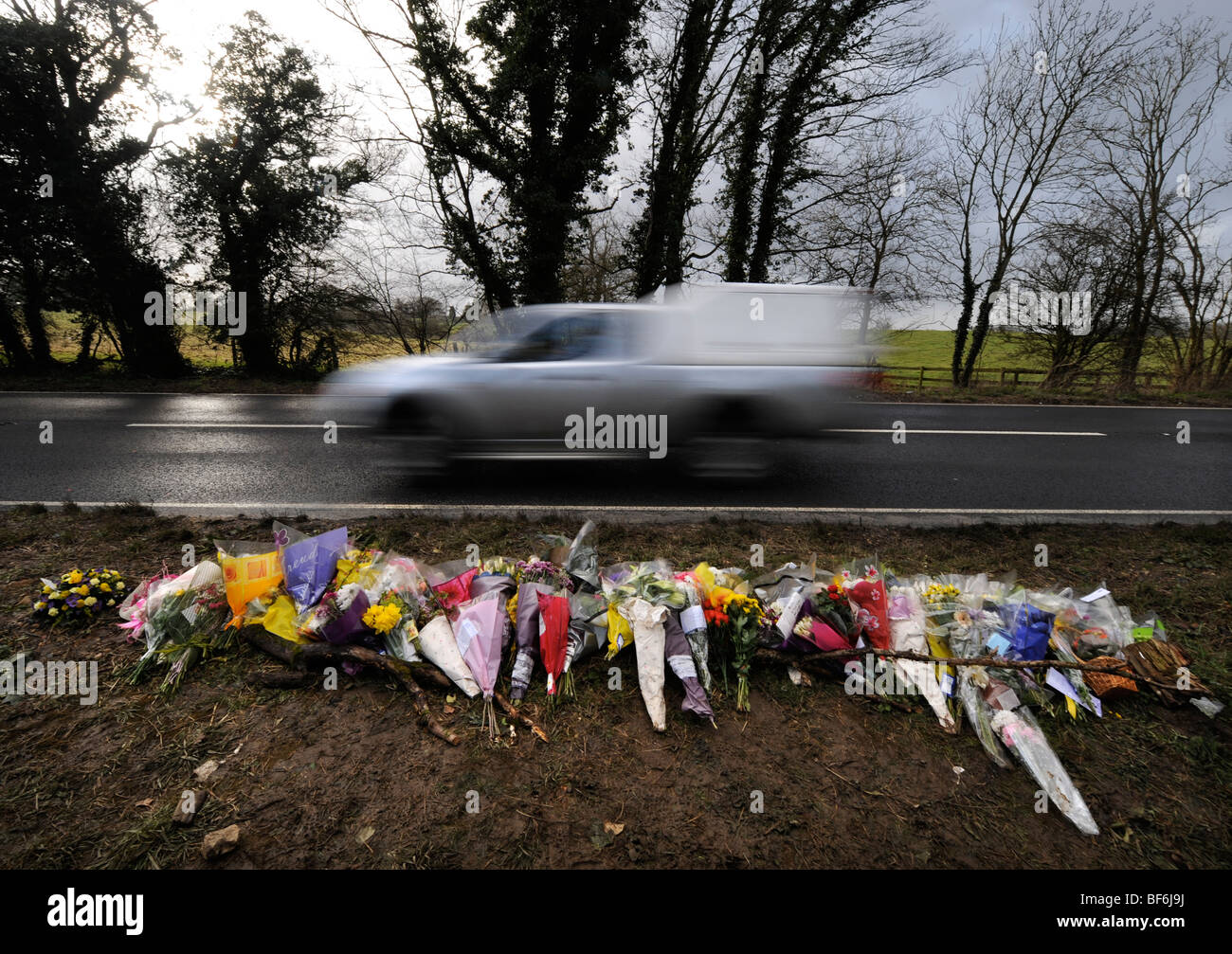A roadside memorial on the A429 north of Stow-on-the-Wold, Gloucestershire where an accident on 7 March 2008 involving convicted Stock Photo
