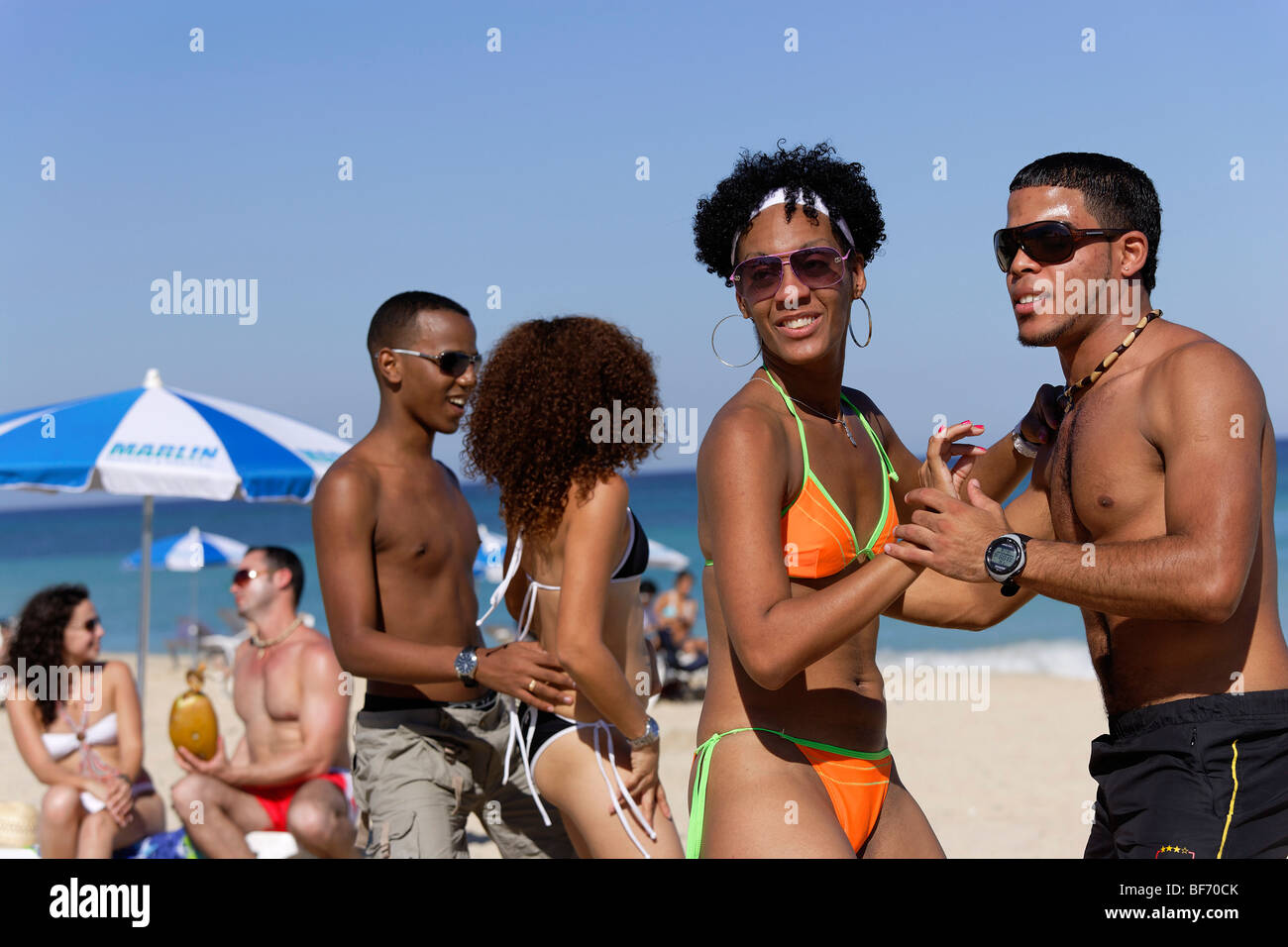 Young people dancing salsa at beach, Playas del Este, Havana, Ciudad de La Habana, Cuba, West Indies Stock Photo