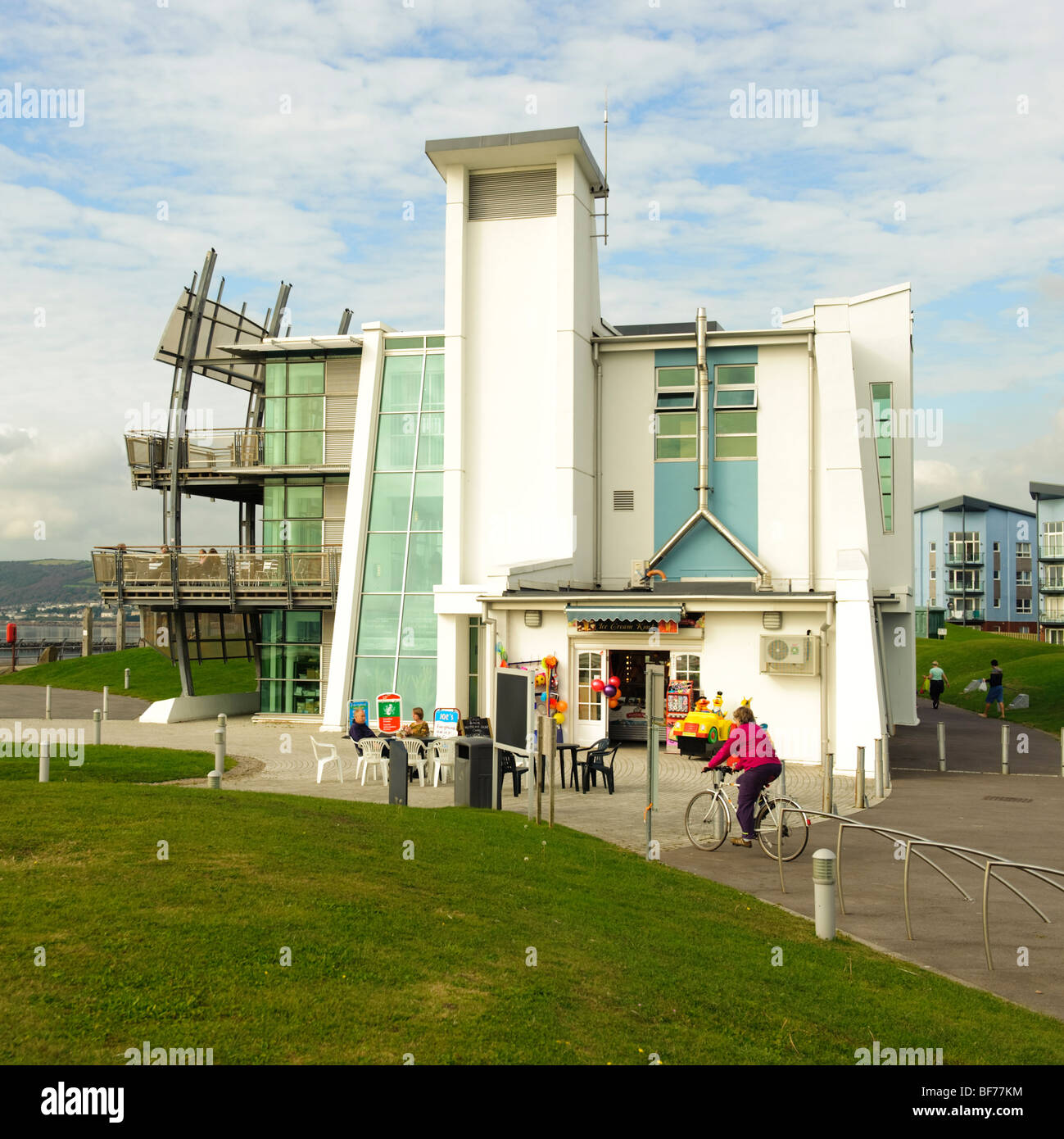 The Discovery Centre and cafe at the Llanelli millennium coastal park, Carmarthenshire, south west wales UK Stock Photo