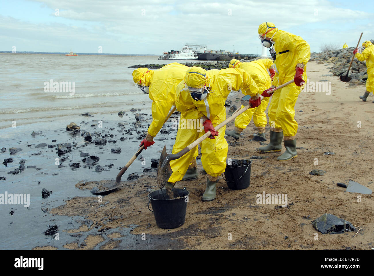 Paimboeuf (44) Pollution further to a fuel oil leak at the refinery of