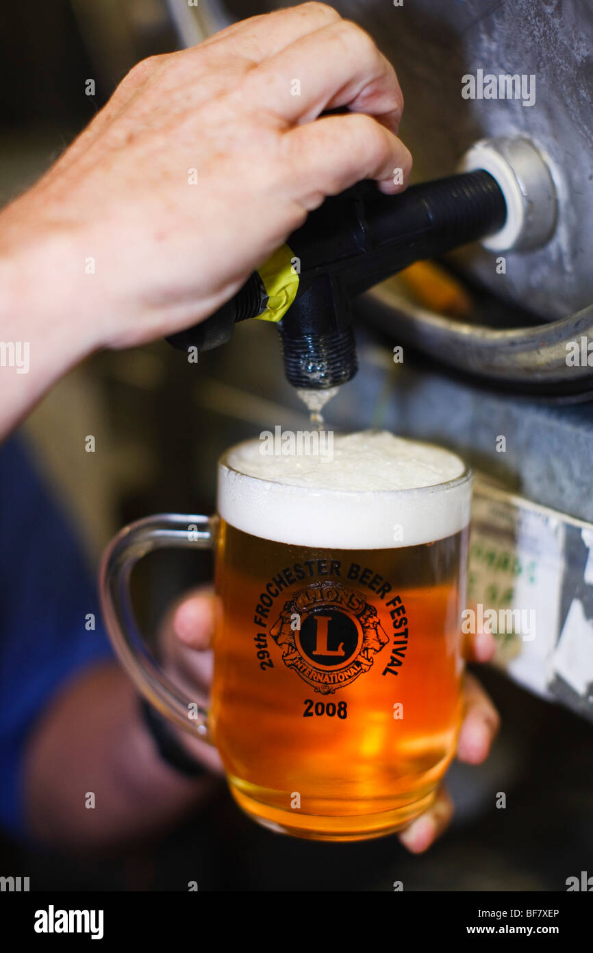 Pulling a pint of beer Stock Photo Alamy