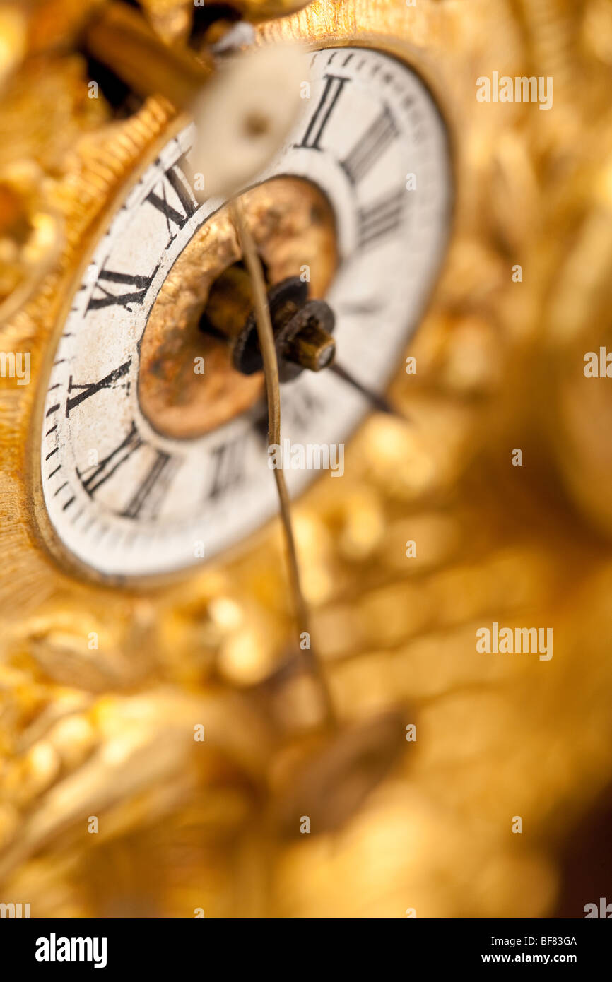 Antique clock hi-res stock photography and images - Alamy