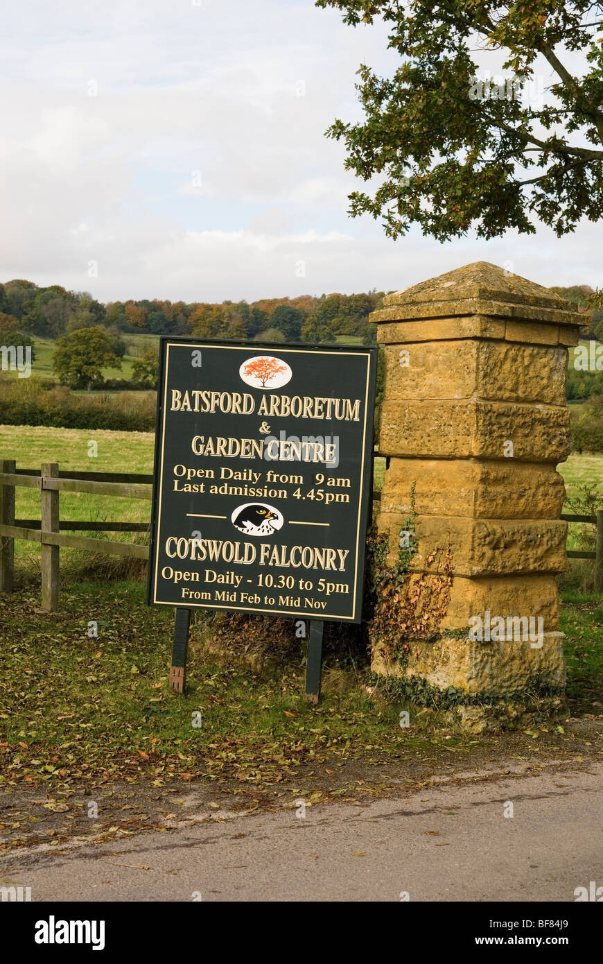 Information Sign for Batsford Arboretum and Garden Centre and Cotswold Falconry Stock Photo