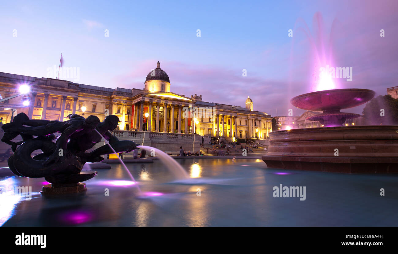 Night shot of Trafalgar square fountain and national gallery Stock Photo