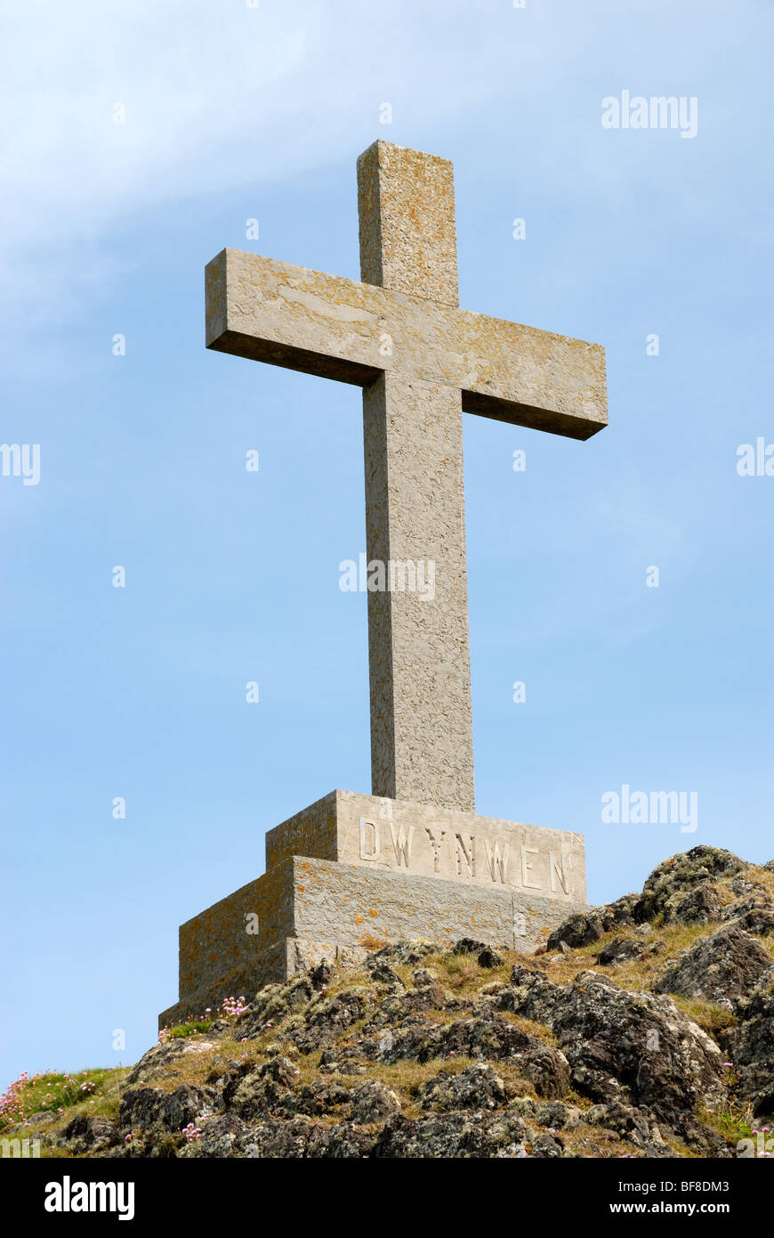 Cross of St Dwynwen, patron saint of lovers, on Ynys Llanddwyn, Anglesey Stock Photo