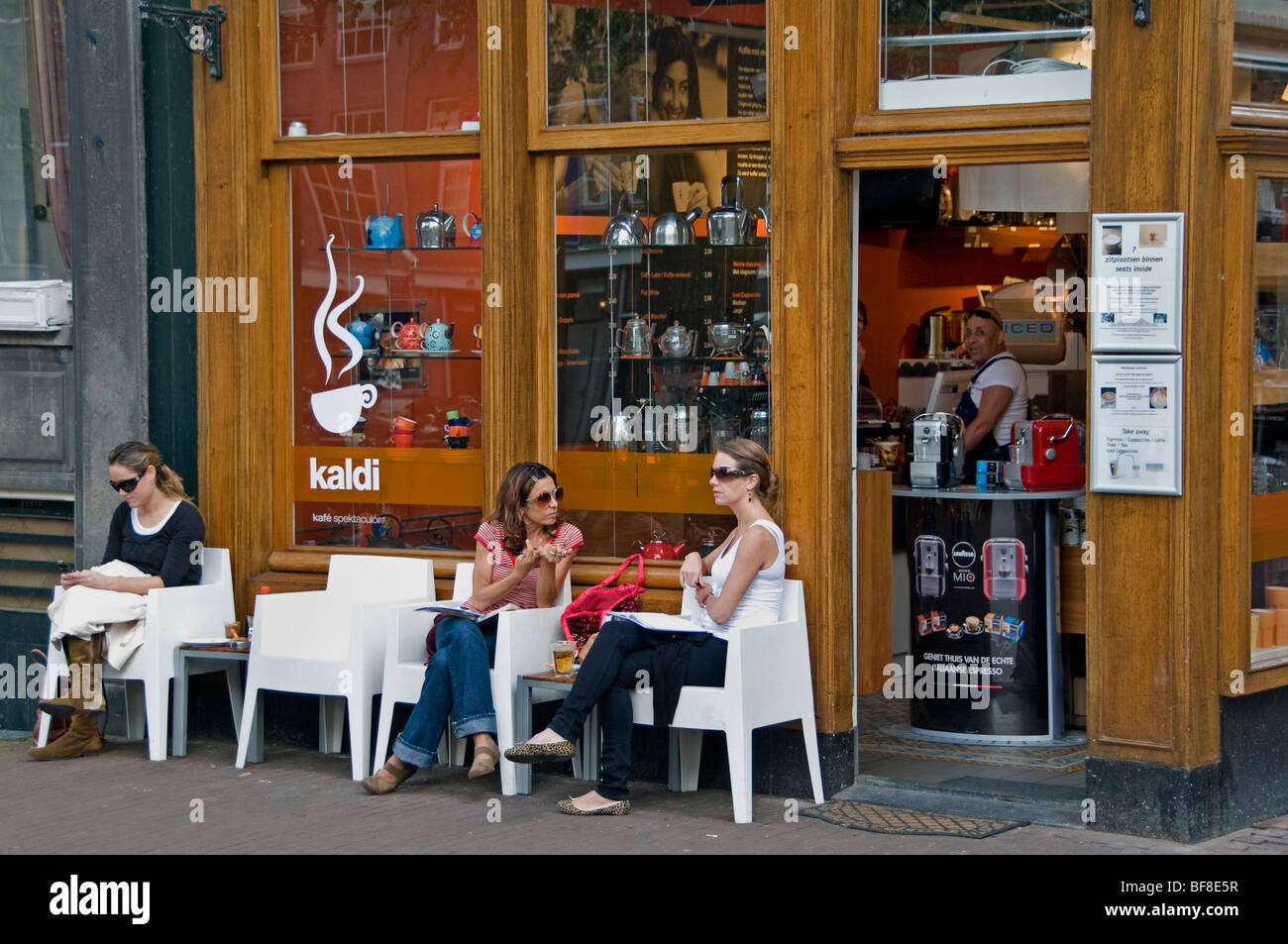 Spelling Fascineren honderd Jordaan Amsterdam Netherlands bar pub coffee women Stock Photo - Alamy
