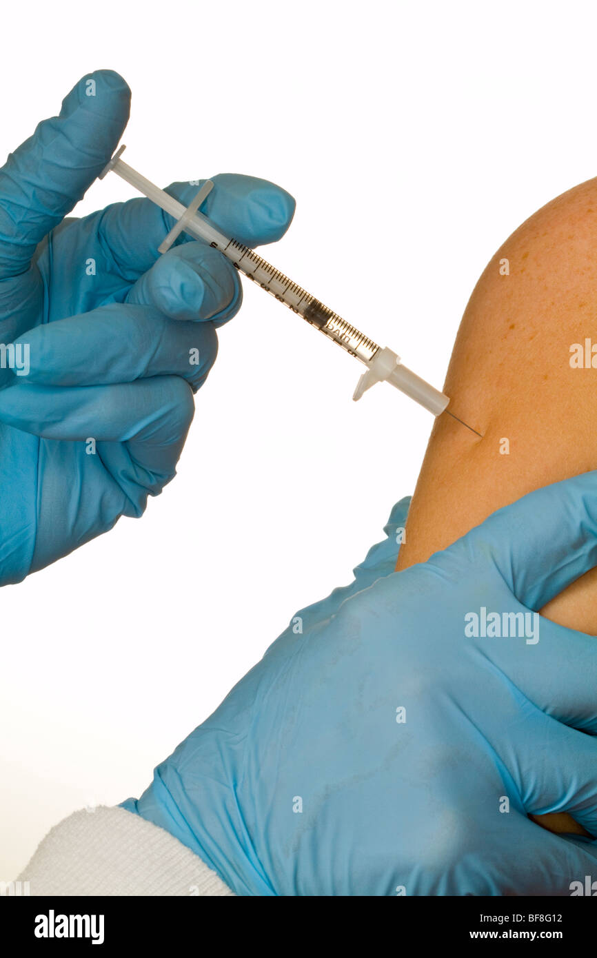 Preparing to give the H1N1 swine flu shot Stock Photo