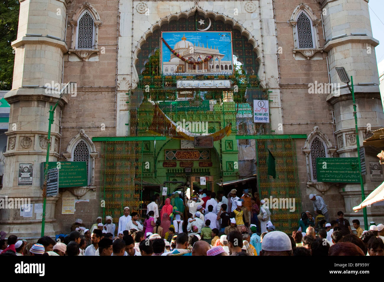 Nizam Gate at Dargah, Tomb of Sufi Saint Khwaja Chishti in Ajmer in ...