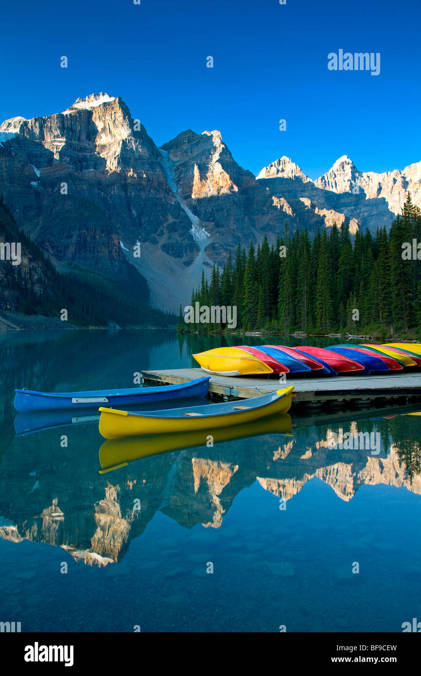 Banff Dock canoe dock, Moraine Lake, Banff National Park, Alberta, Canada Stock ...