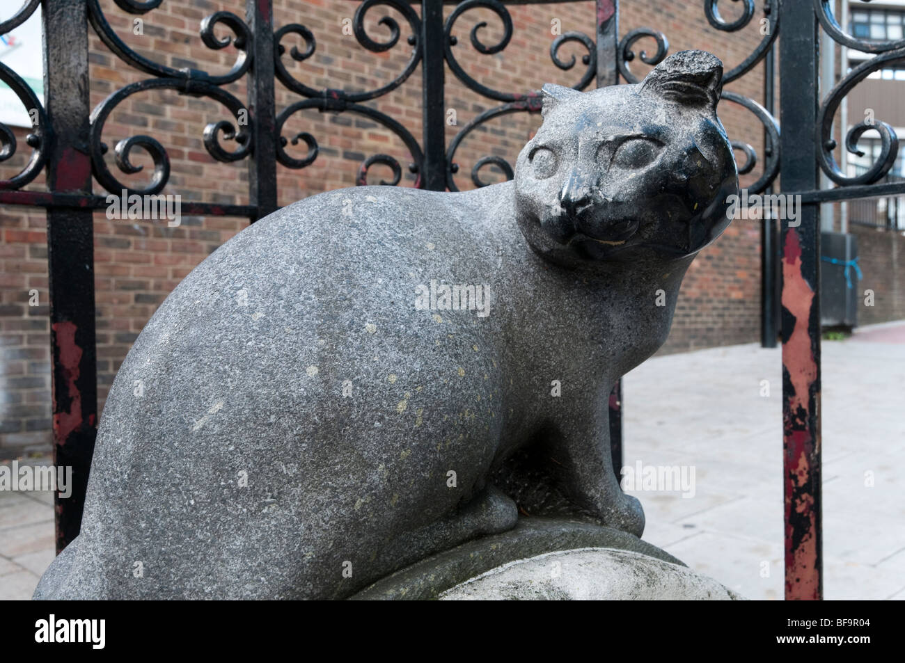 The Whittington Stone cat sculpture, Archway, London, England, Britain