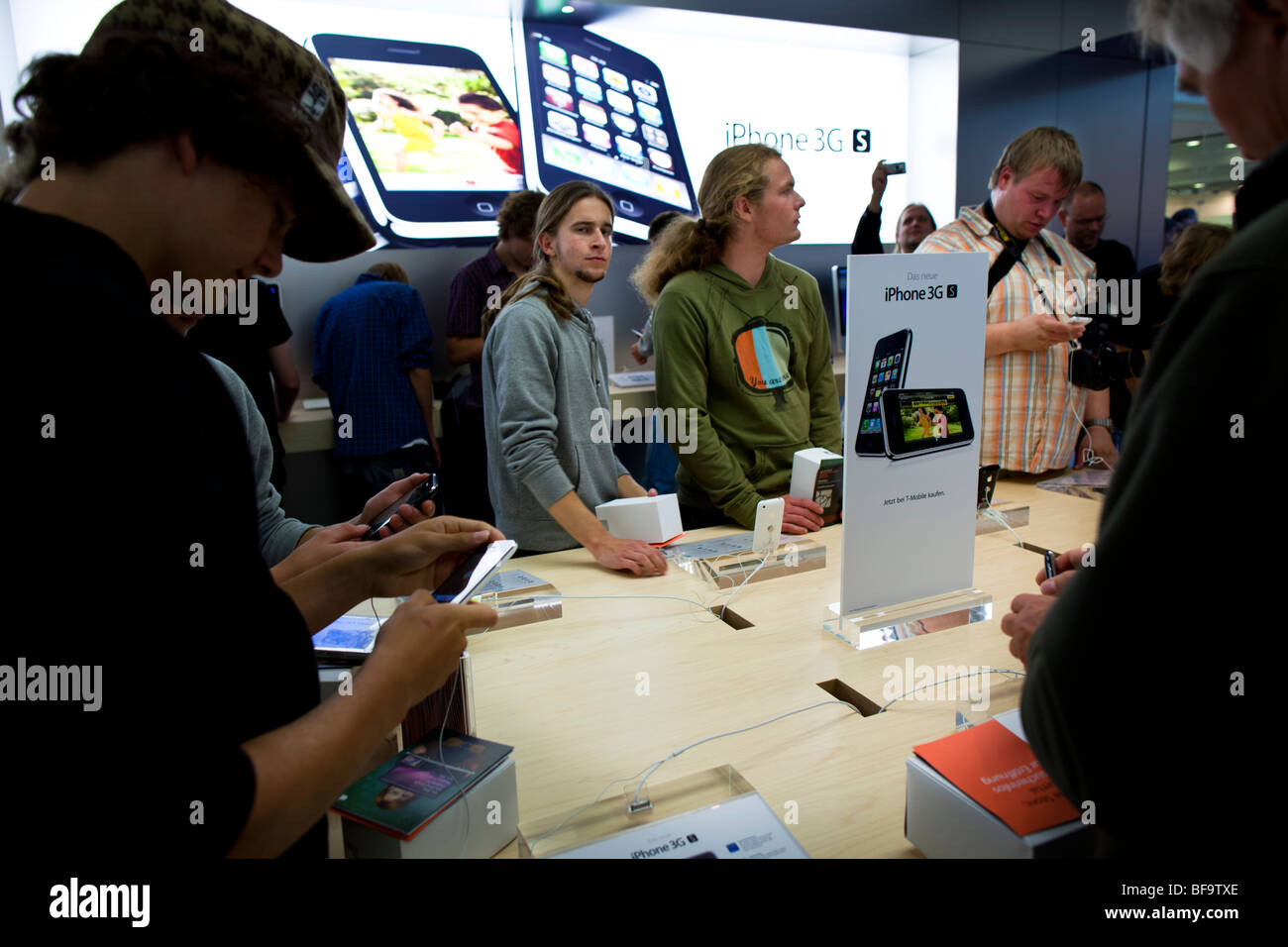 Second German Apple store opening in the Alstertal shopping center in