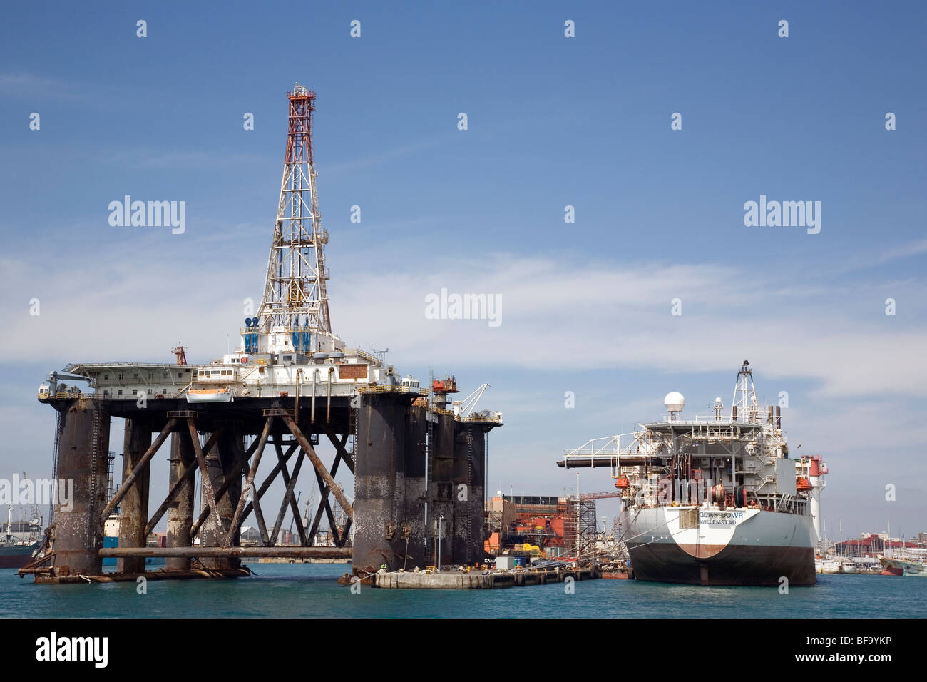 Oil Rig and search/ drillship alongside - Table Bay, Cape Town Stock Photo