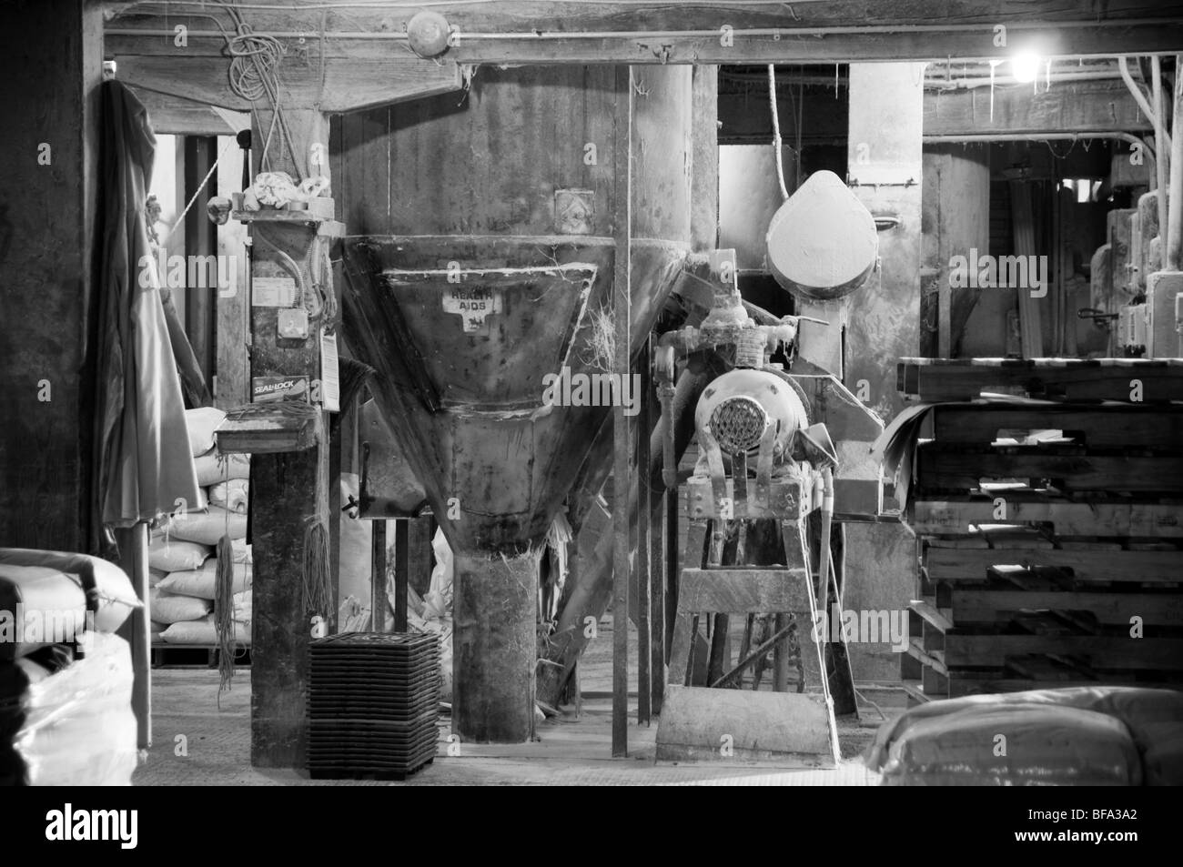 Feed mill hires stock photography and images Alamy