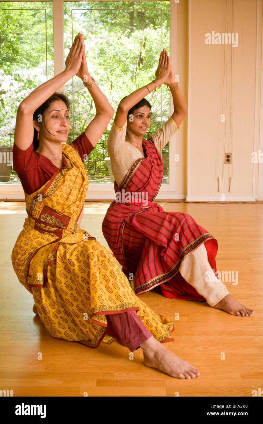 Kuchipudi dancers hi-res stock photography and images - Alamy