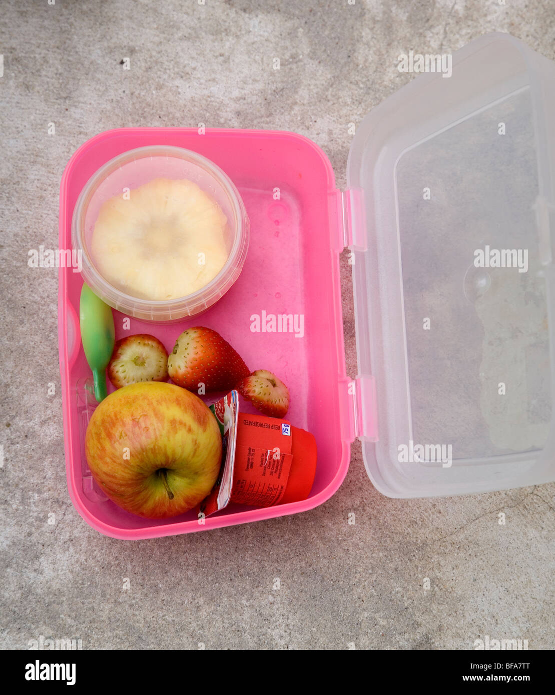 school packed lunch healthy fruit and yogurt Stock Photo Alamy
