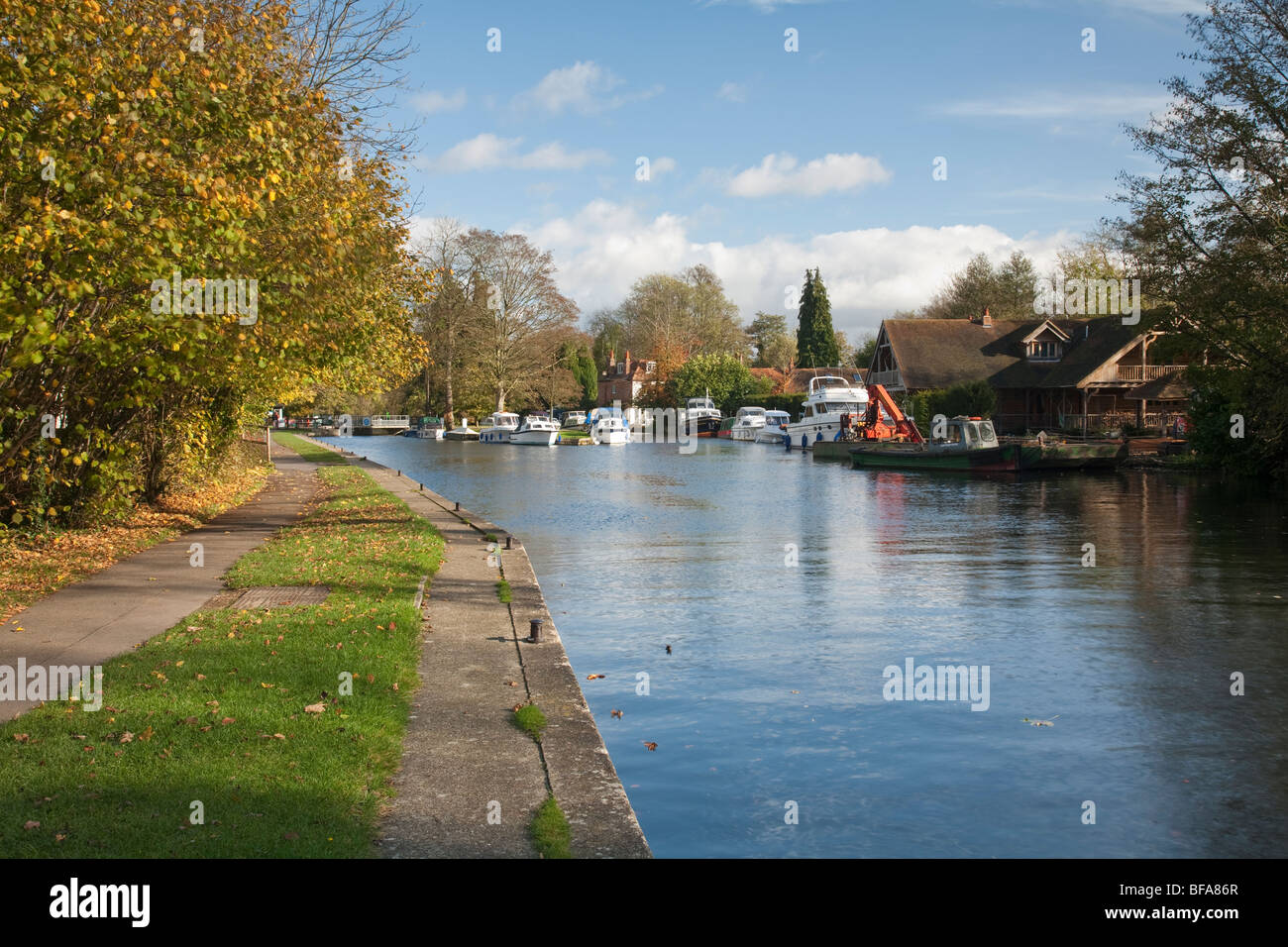 Hurley Lock on the River Thames in Berkshire, Uk Stock Photo - Alamy