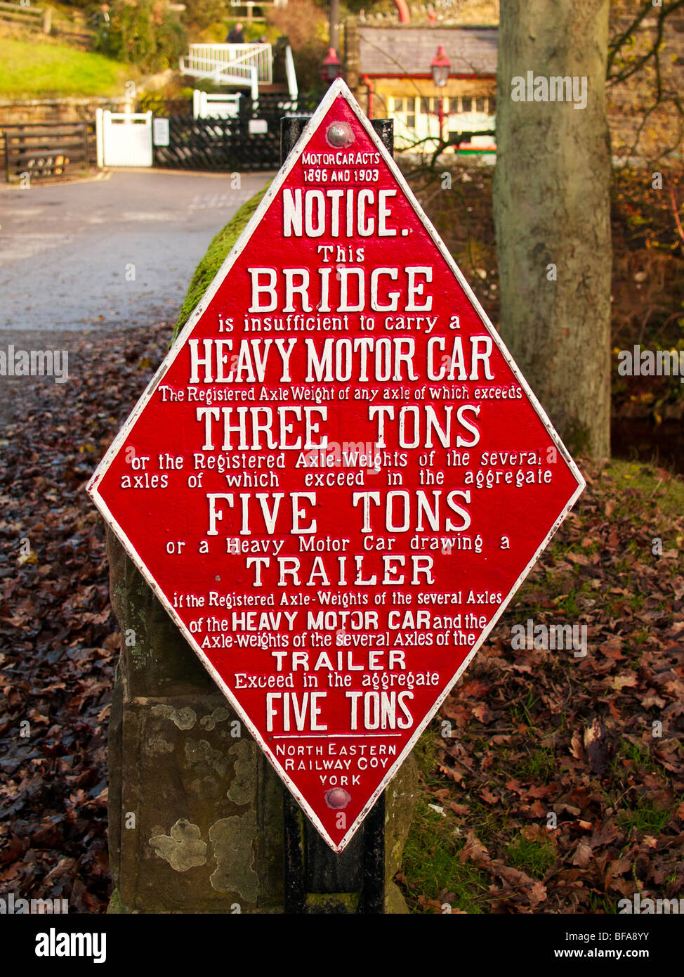 Weight limit sign hi-res stock photography and images - Alamy