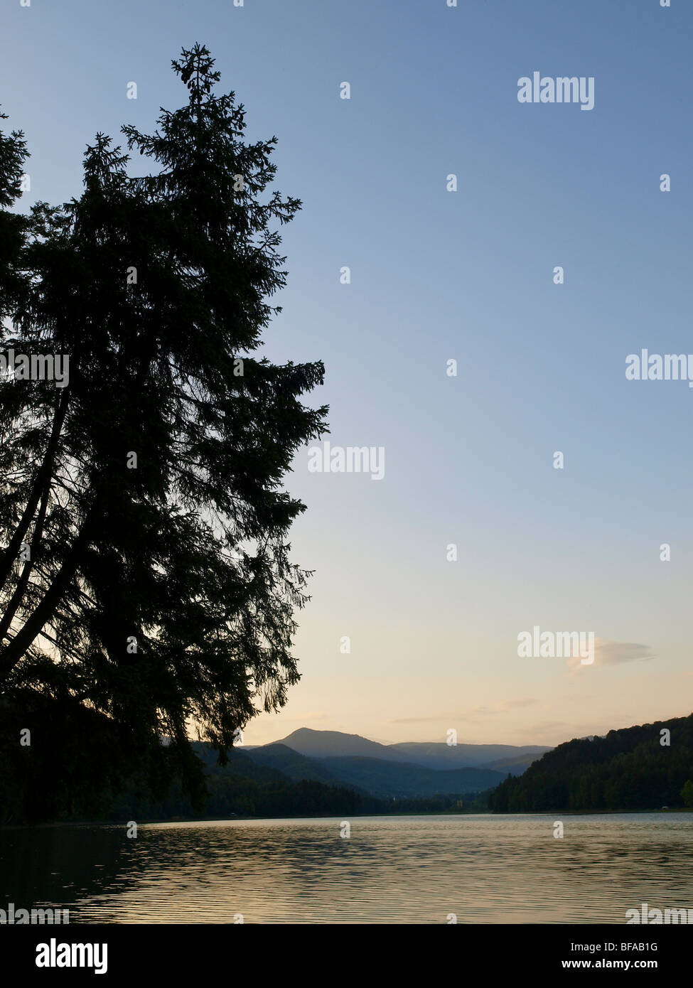 Lake sunset hi-res stock photography and images - Alamy