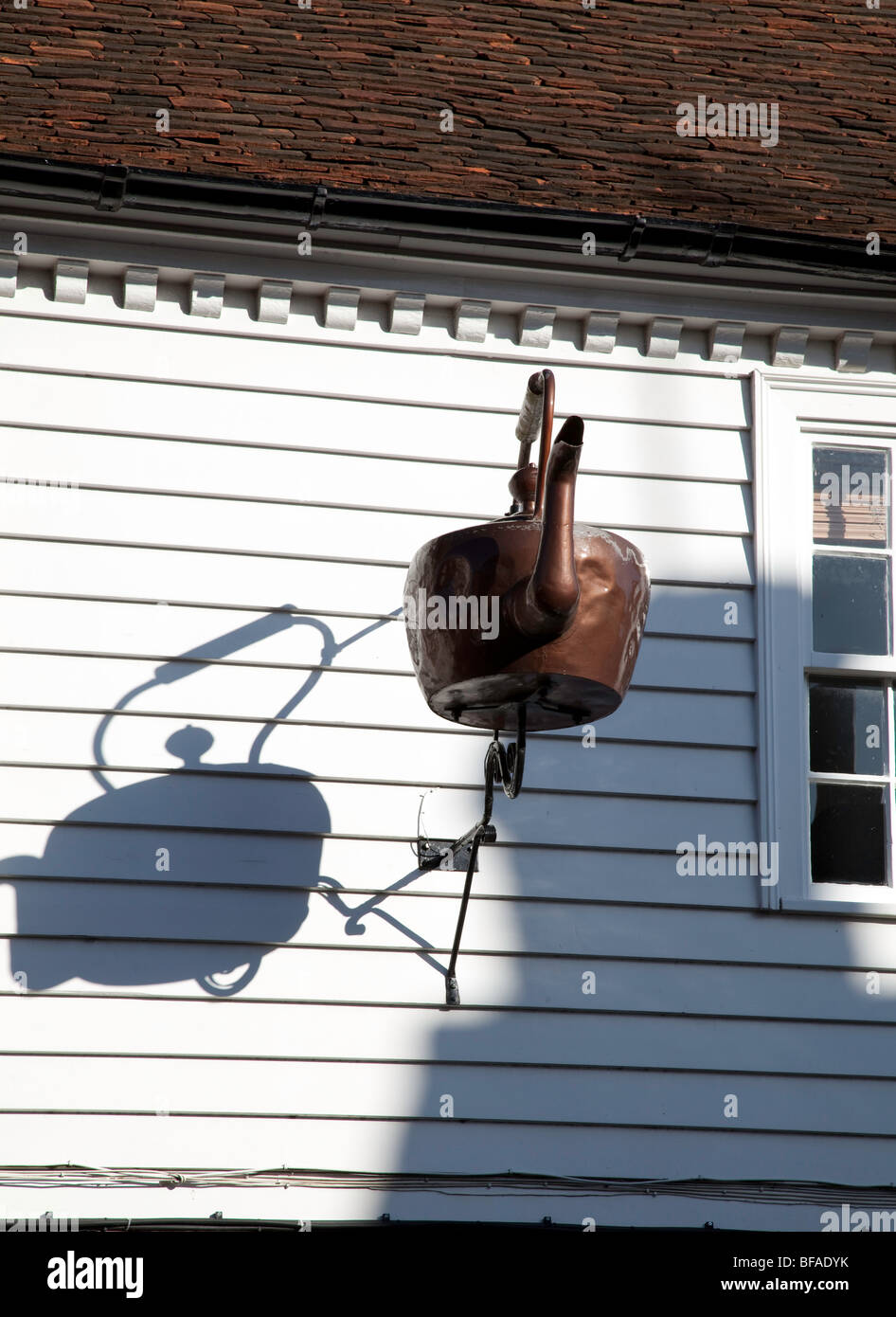 Copper shop sign hi-res stock photography and images - Alamy