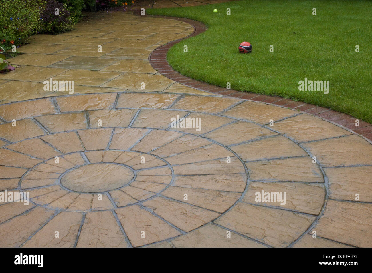 Garden Patio Circular Paving Stock Photo 26663254 Alamy