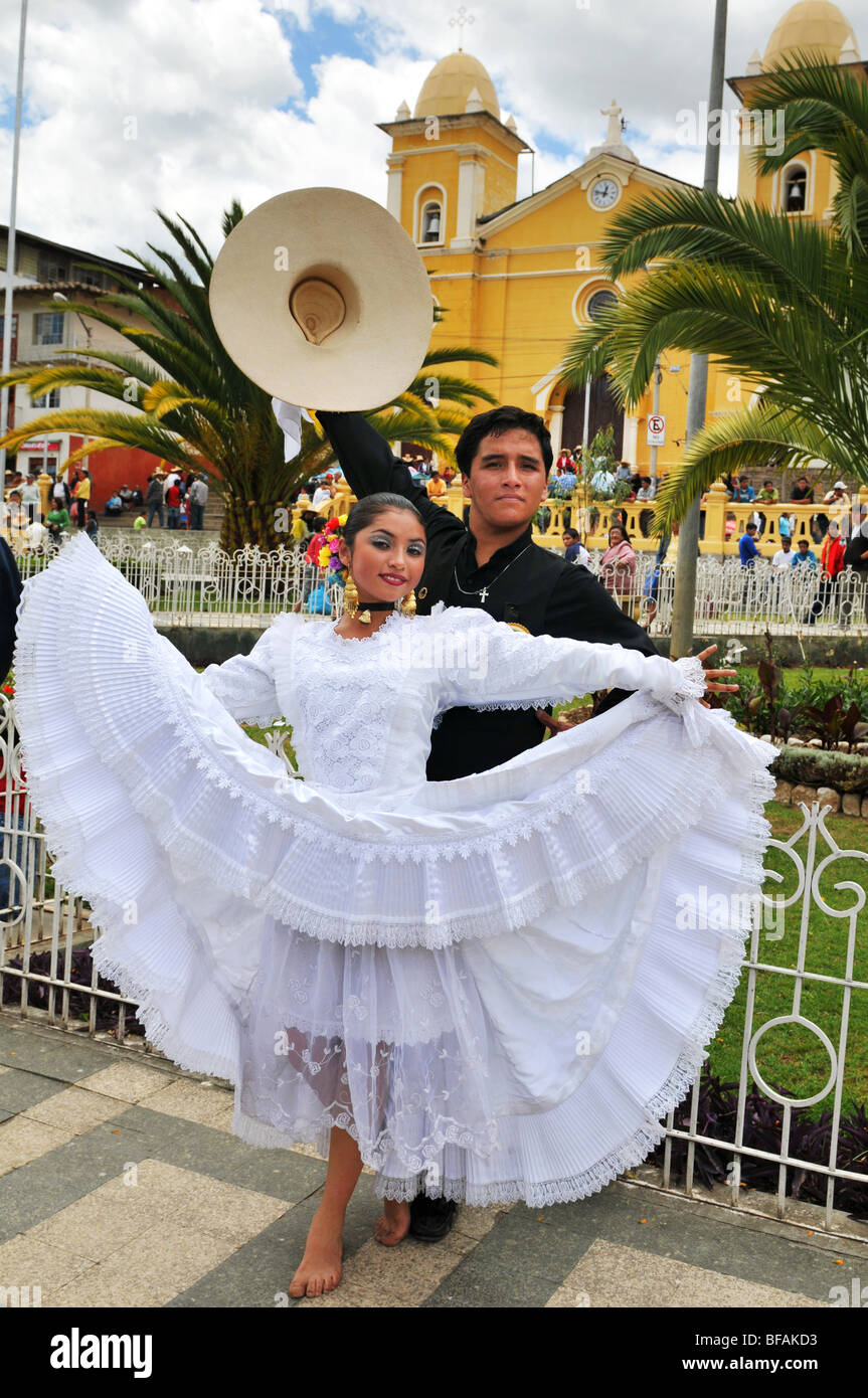 Marinera dancers peru hi-res stock photography and images - Alamy