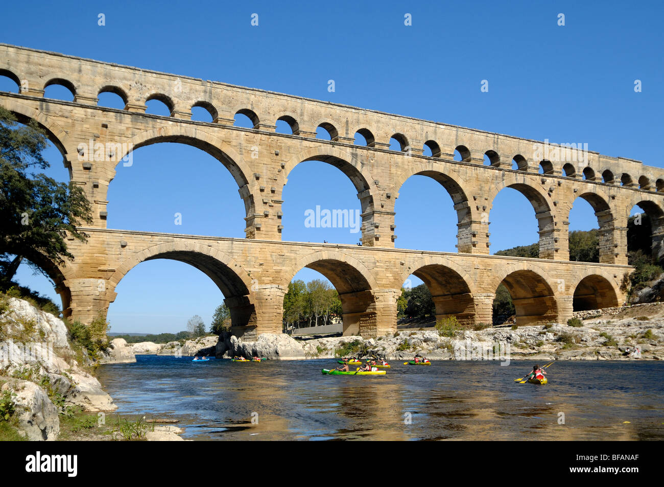 Bridge bridging stone bridge arch arches hi-res stock photography and ...
