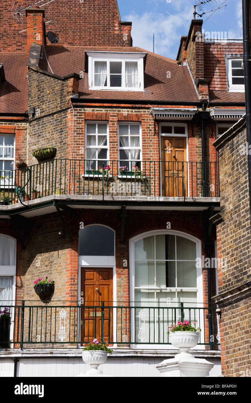 Interesting flats near Kensington Square, London Stock Photo Alamy