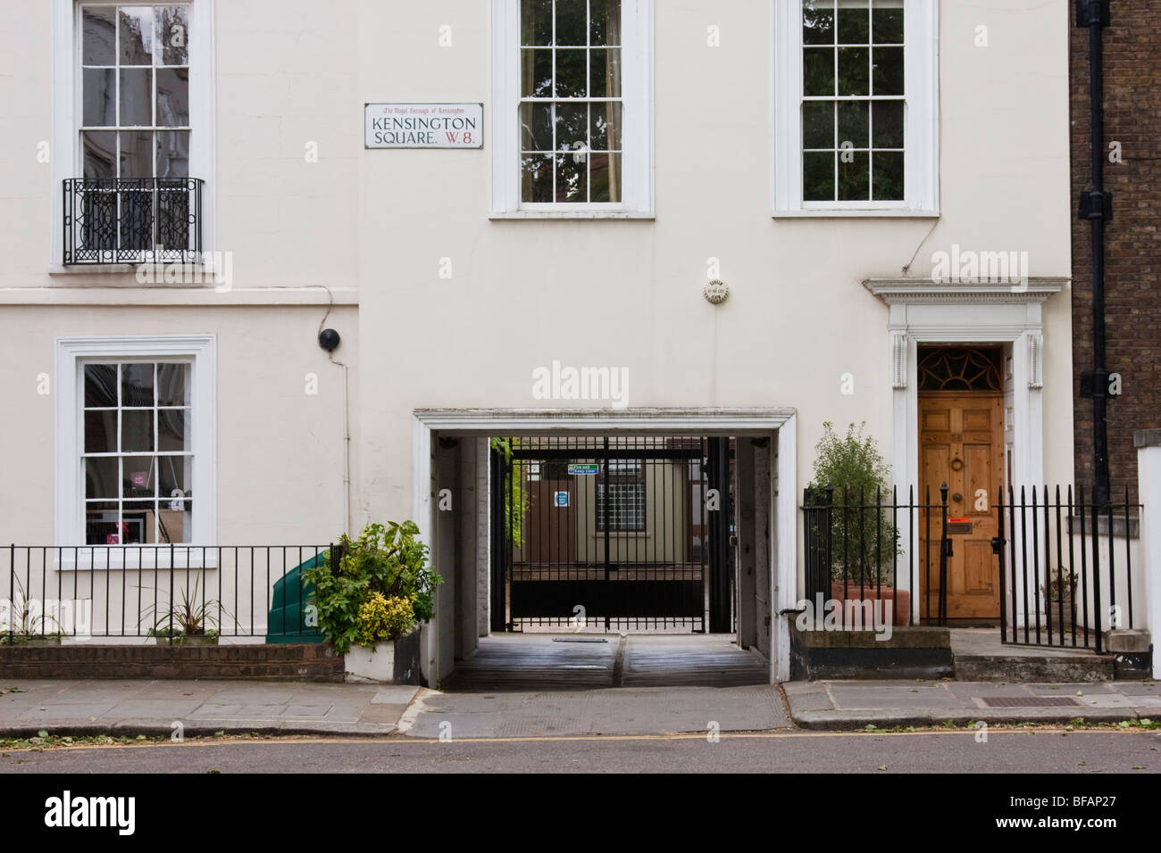 Houses on Kensington Square, London Stock Photo Alamy