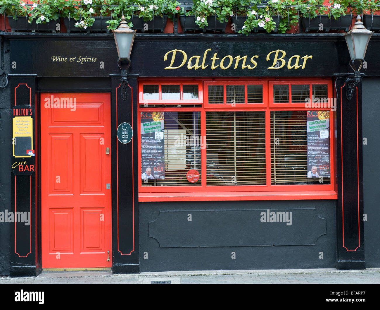 Exterior view of Daltons Bar, Kinsale, County Cork, Republic of Ireland. Stock Photo