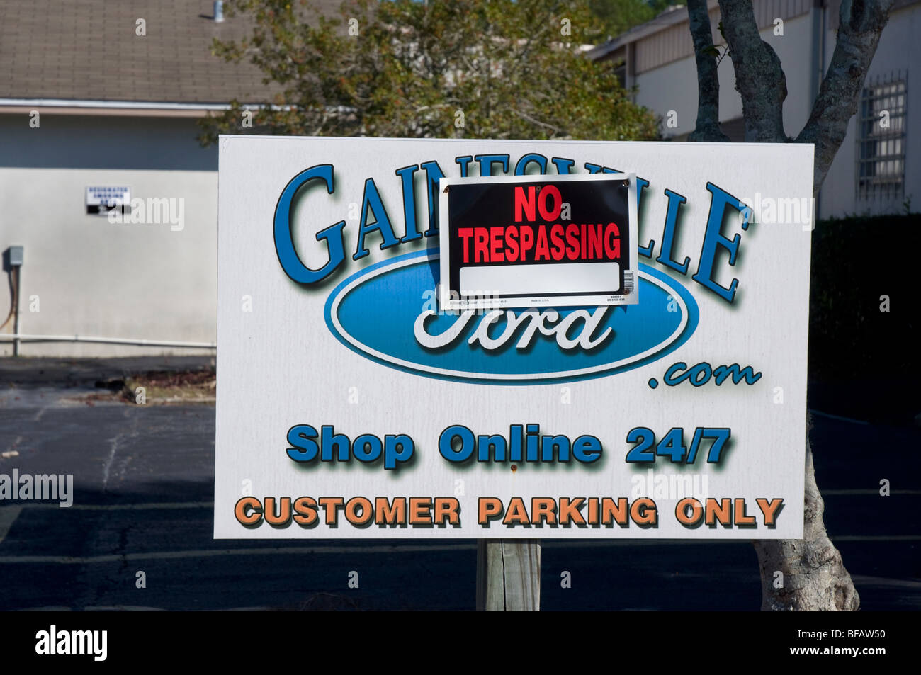 Ford dealership signs hires stock photography and images Alamy