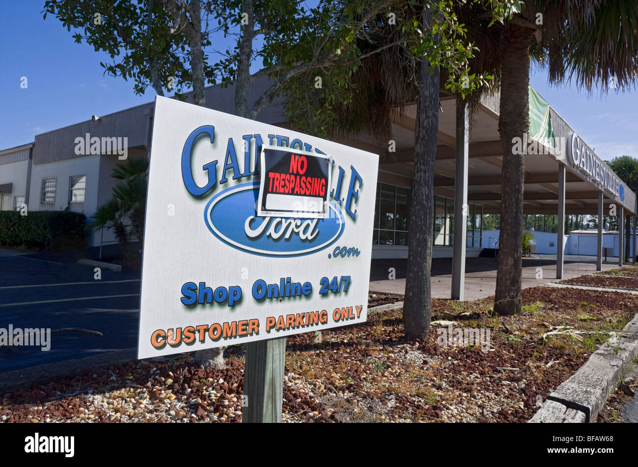 Closed auto dealership Gainesville Florida Stock Photo Alamy