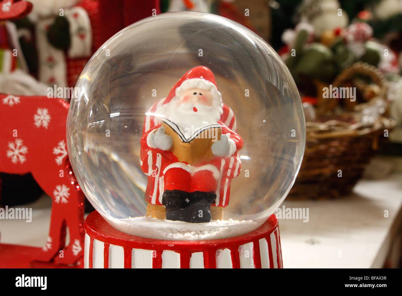 Santa snow globe hi-res stock photography and images - Alamy