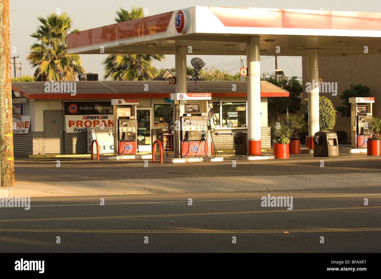 76 gas station hires stock photography and images Alamy