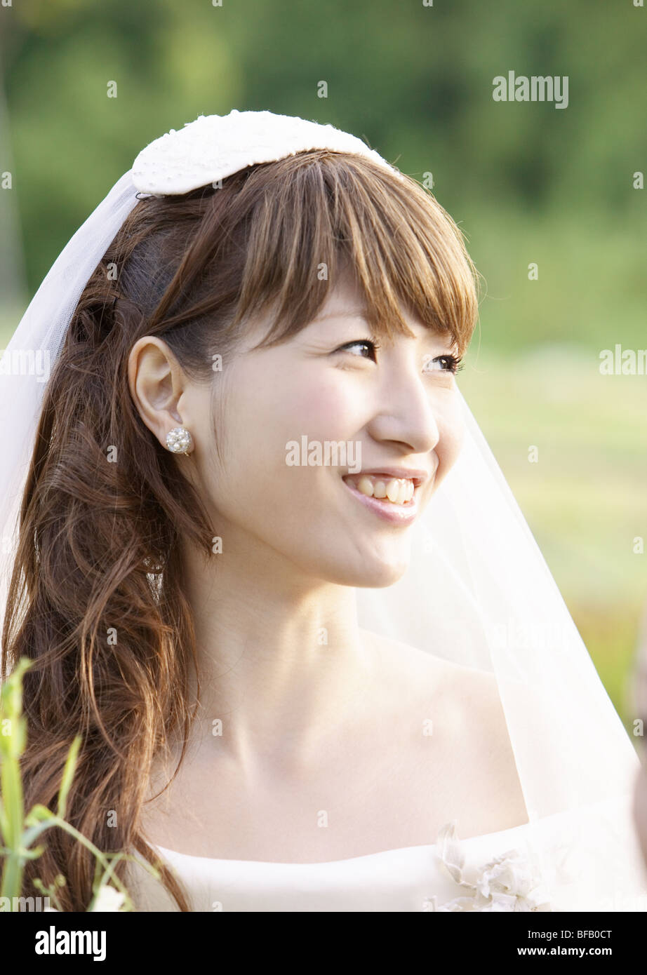 Bride japanese wedding veil hi-res stock photography and images - Alamy