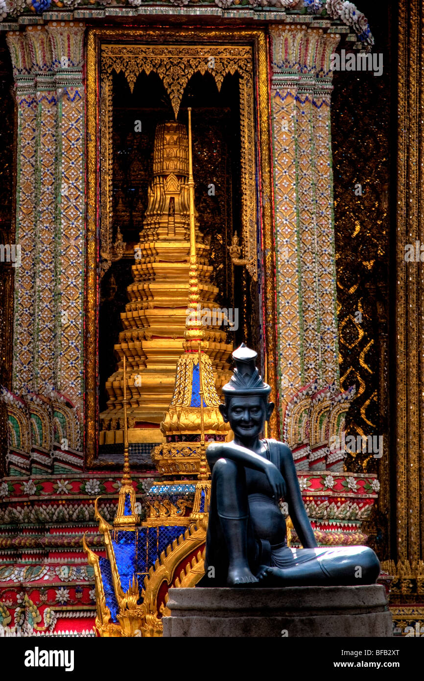 Statue at the Grand Palace, Bangkok, Thailand Stock Photo - Alamy