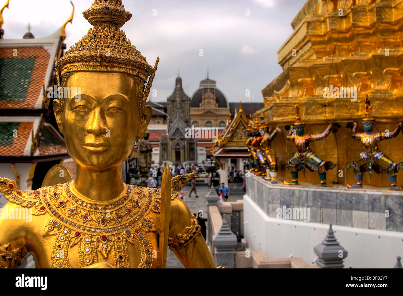 Golden statue at the Grand Palace, Bangkok, Thailand Stock Photo - Alamy