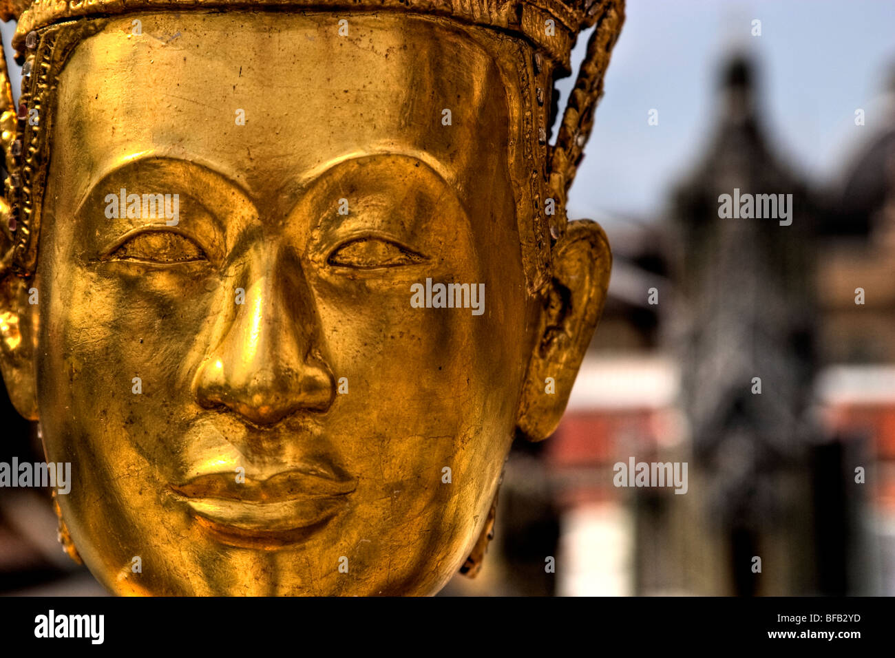 Golden statue at the Grand Palace, Bangkok, Thailand Stock Photo - Alamy