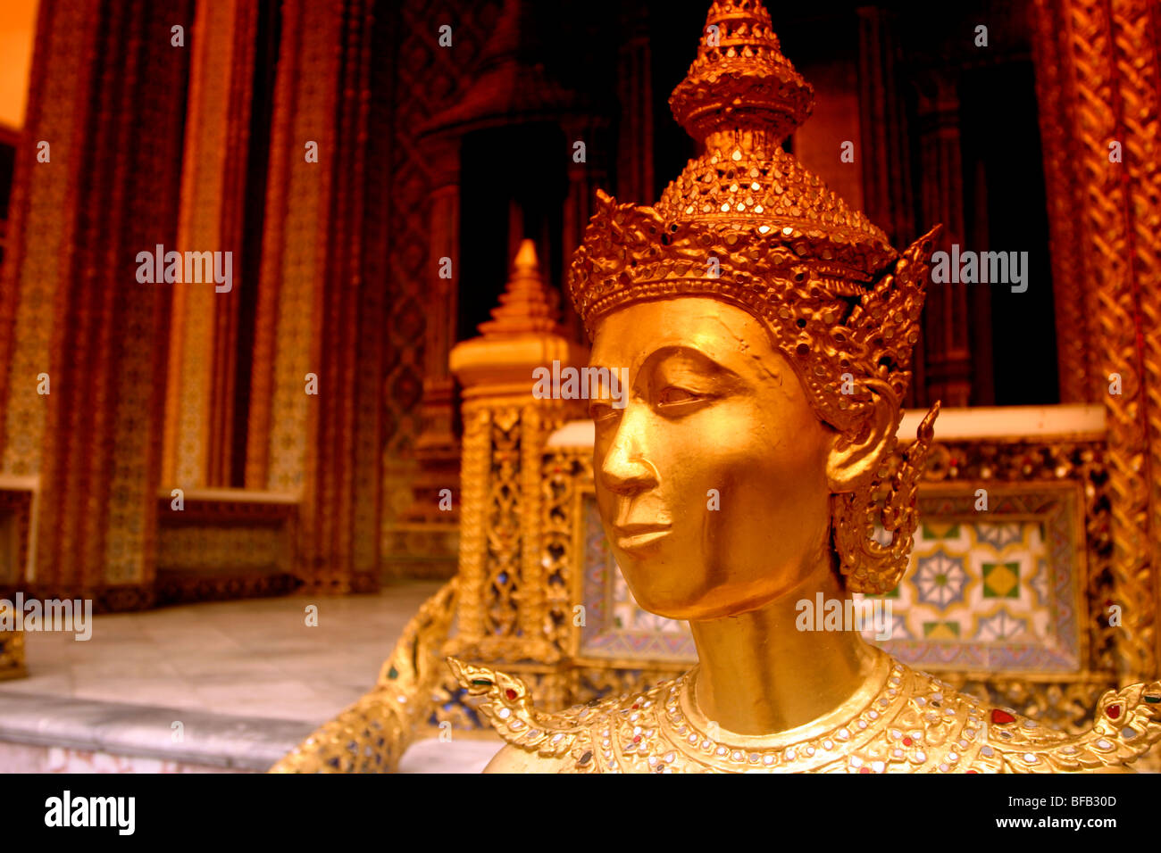 Golden statue at the Grand Palace, Bangkok, Thailand Stock Photo - Alamy