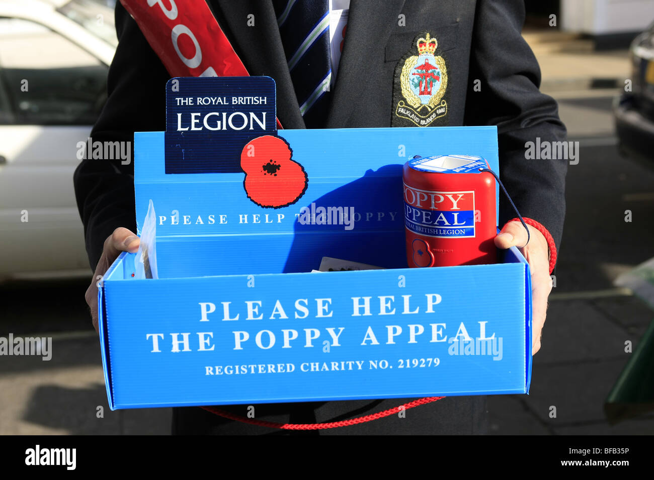 Ex-Serviceman collects money for the Royal British Legion Poppy Appeal Stock Photo