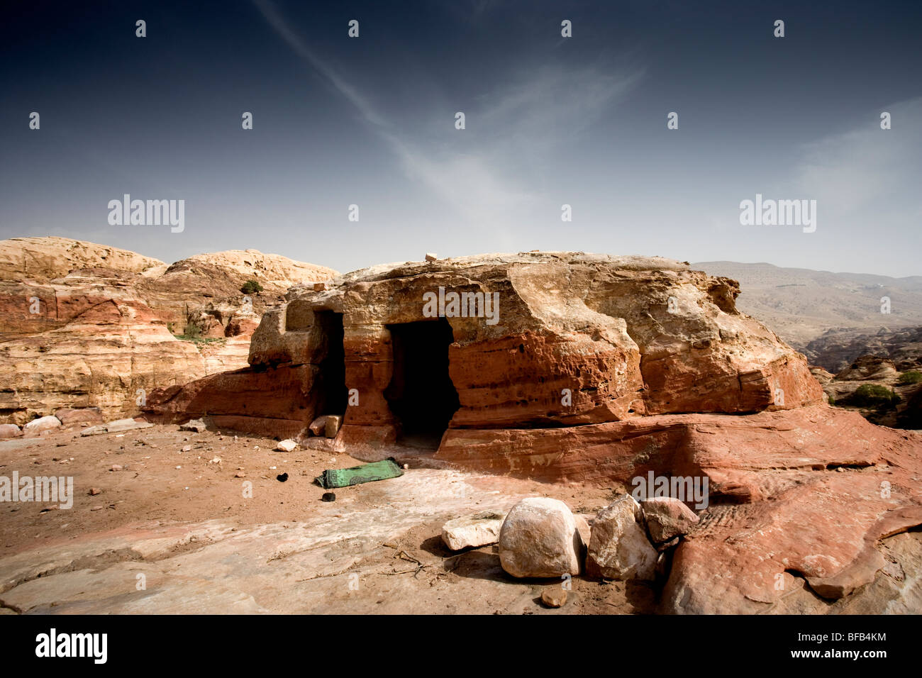 Cave dwelling on Jabal Al-Khubtha, Petra, Jordan Stock Photo