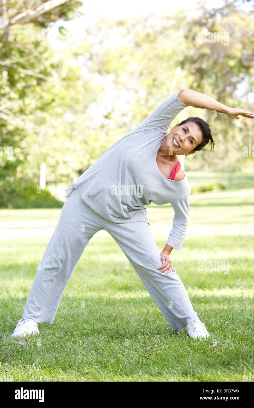 Beautiful older woman full length hi-res stock photography and images ...