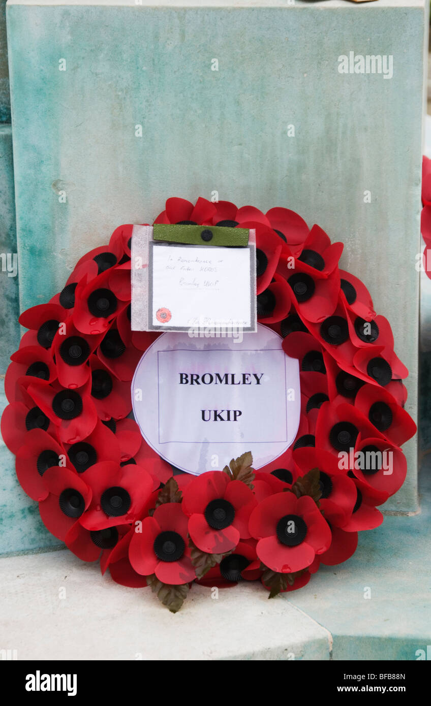 Wreath from Bromley UKIP on war memorial for Remembrance Day Stock Photo