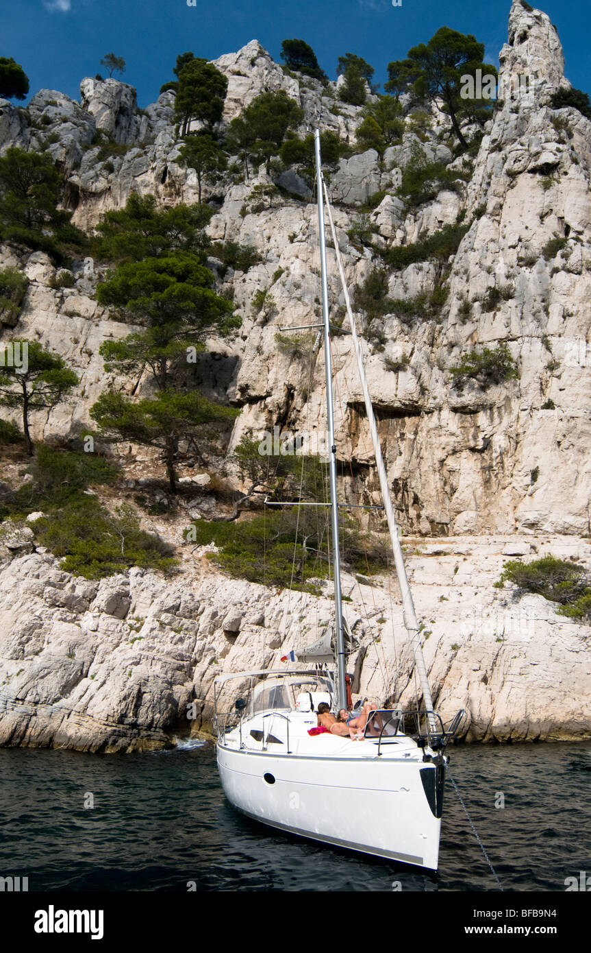 Les Calanques, Coastline of white cliffs between Marseille and Stock ...