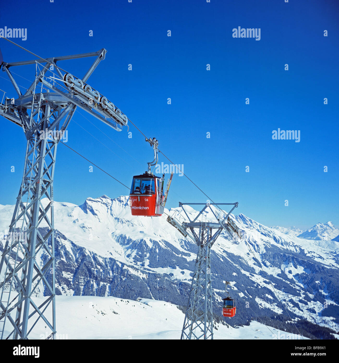 Gondola cars From Grindelwald To Mannlichen Stock Photo Alamy gondola-cars-from-grindelwald-to-mannlichen-stock-photo-alamy
