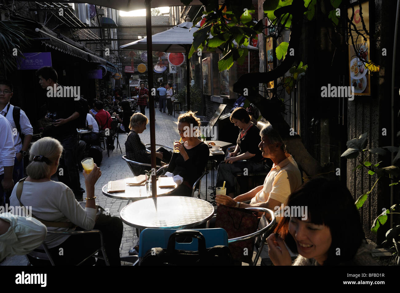 People enjoy a leisure afternoon at Tianzifang in Taikang Road, Shanghai, China. 23-Oct-2009 Stock Photo